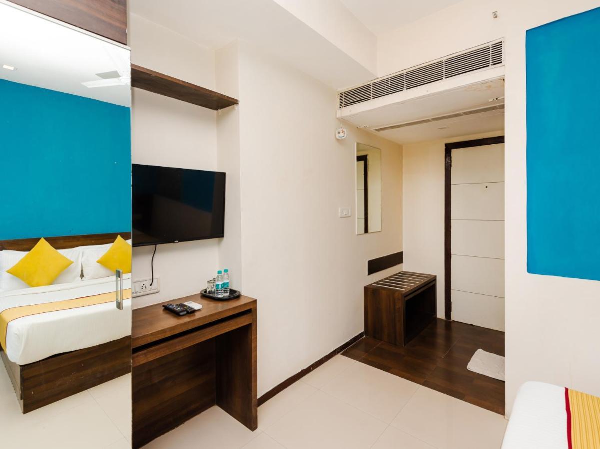 Hotel Aura - Near Malad Link Road 고라이 외부 사진