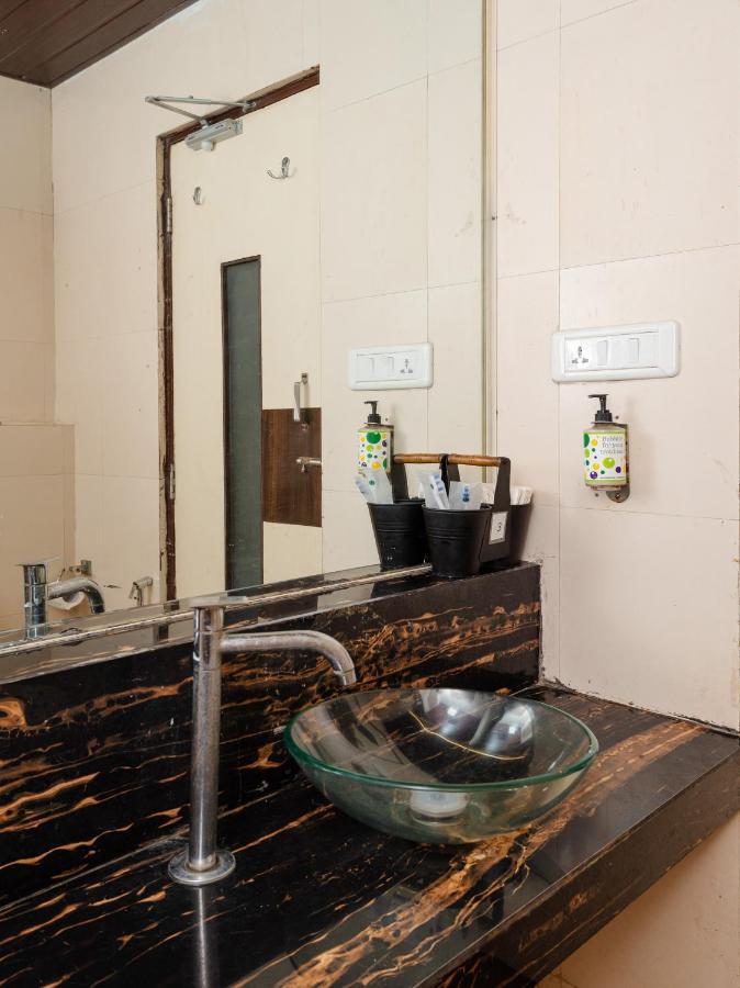 Hotel Aura - Near Malad Link Road 고라이 외부 사진
