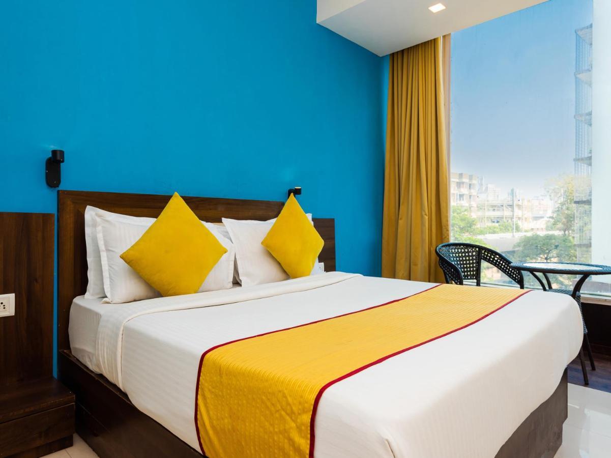 Hotel Aura - Near Malad Link Road 고라이 외부 사진