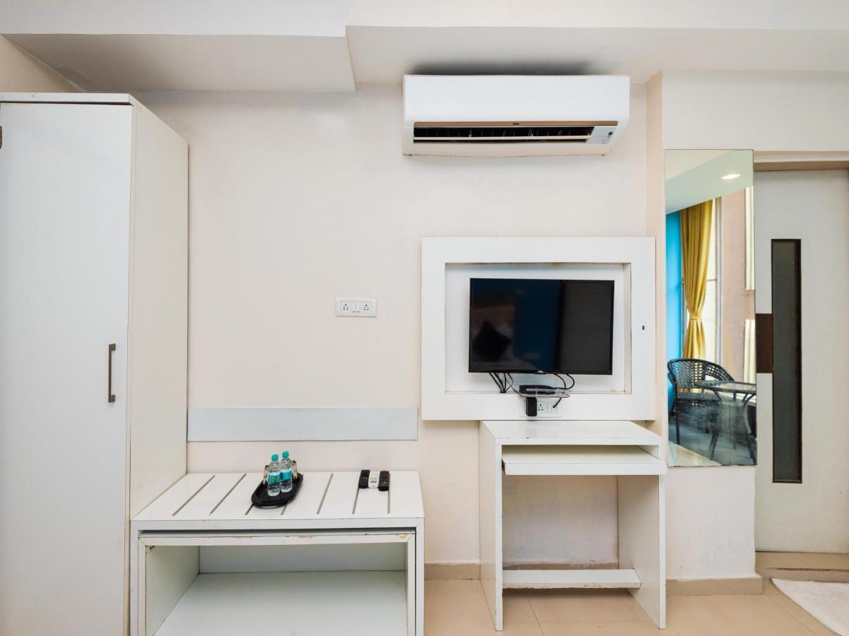 Hotel Aura - Near Malad Link Road 고라이 외부 사진