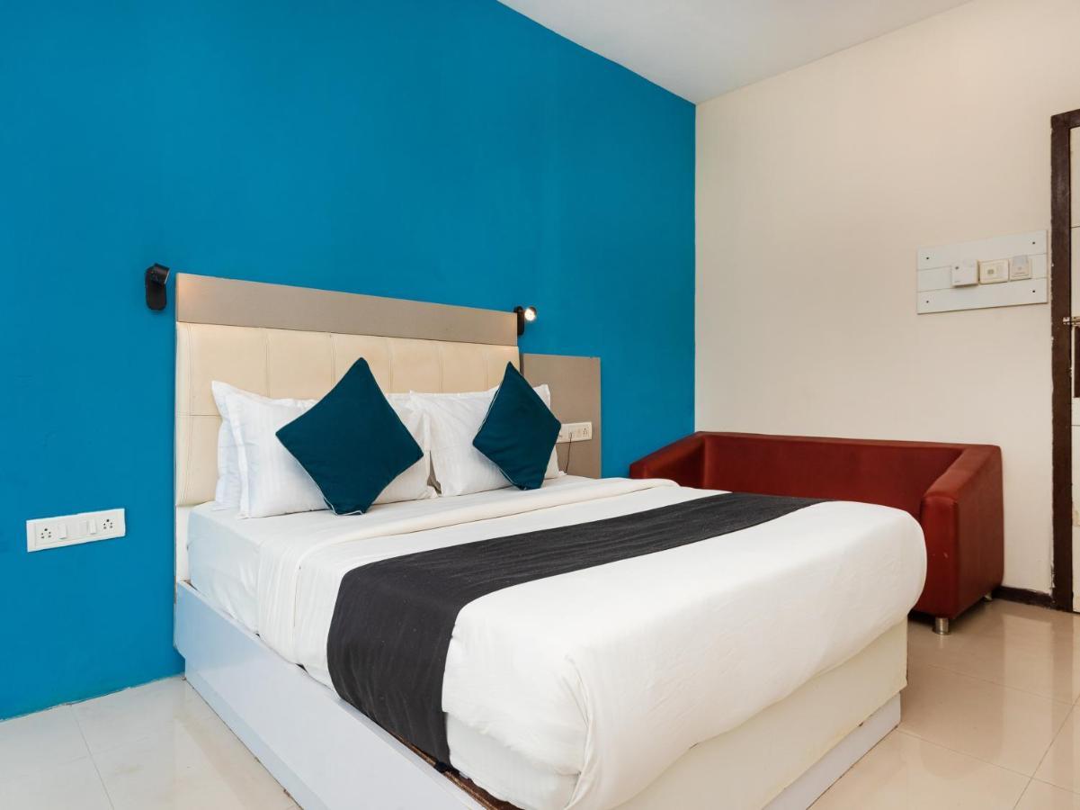 Hotel Aura - Near Malad Link Road 고라이 외부 사진