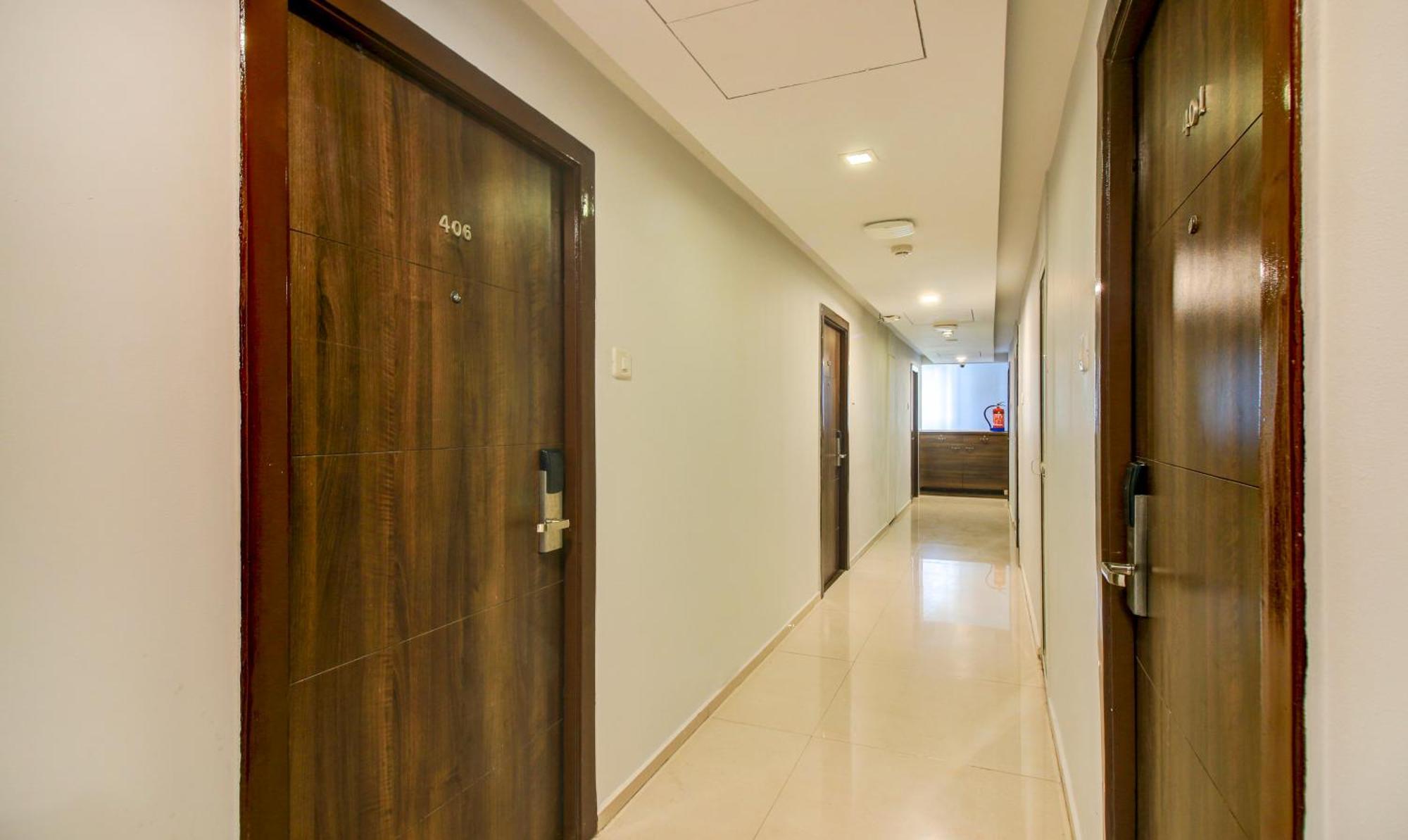 Hotel Aura - Near Malad Link Road 고라이 외부 사진