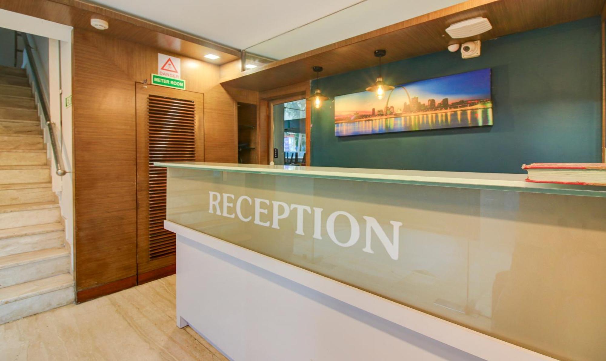 Hotel Aura - Near Malad Link Road 고라이 외부 사진