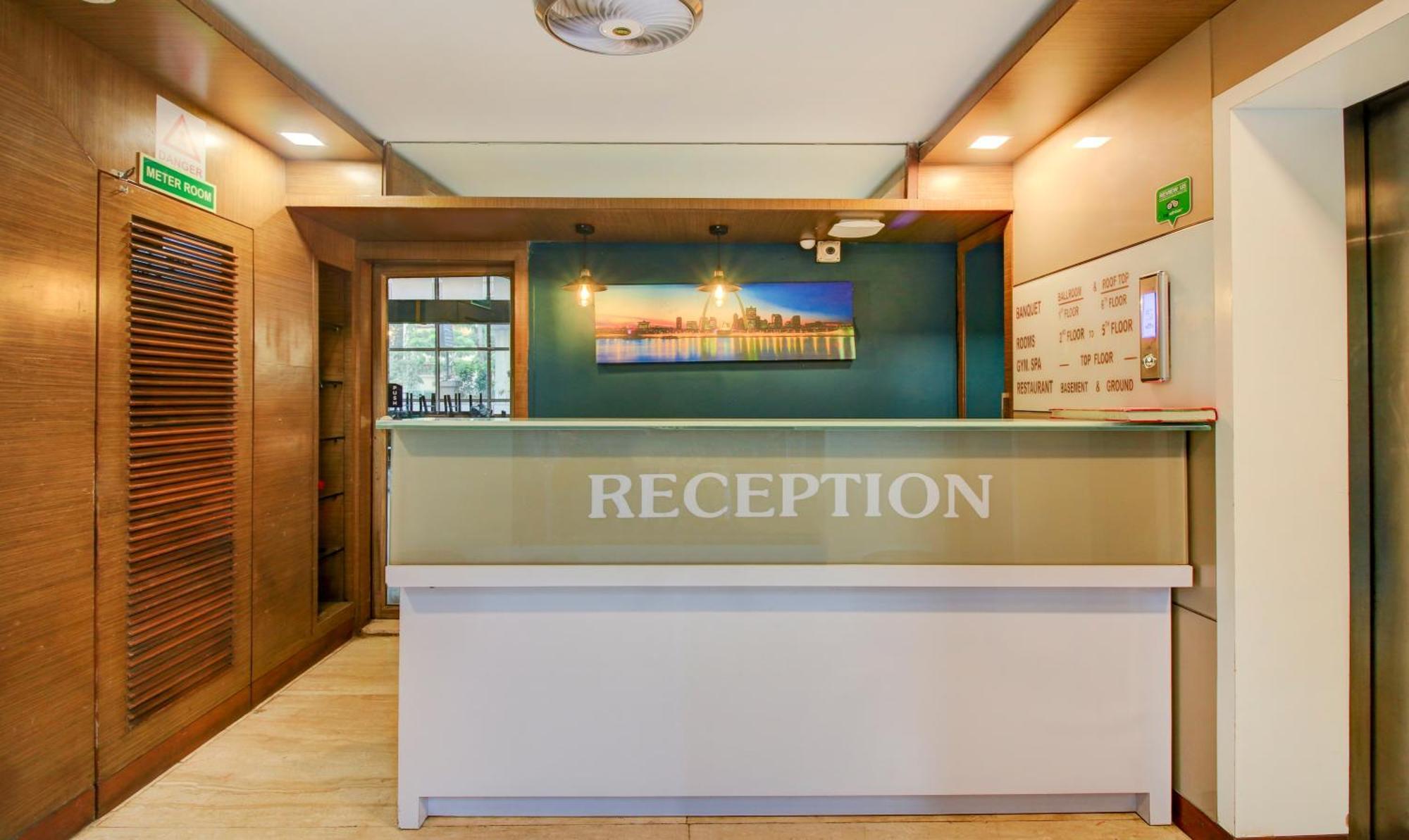 Hotel Aura - Near Malad Link Road 고라이 외부 사진